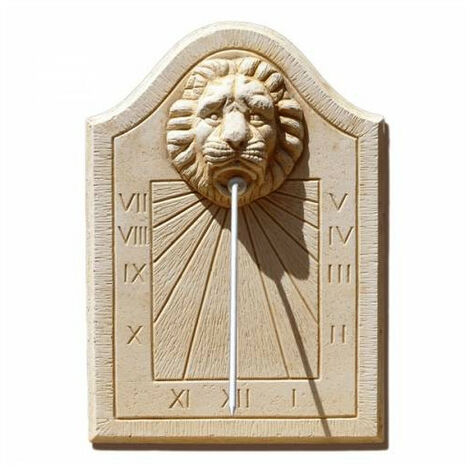 Outils Et Nature – Cadran solaire vertical en pierre reconstituée motif lion – Hauteur 44 cm – Façade 31 cm – Installation facile avec tige aluminium