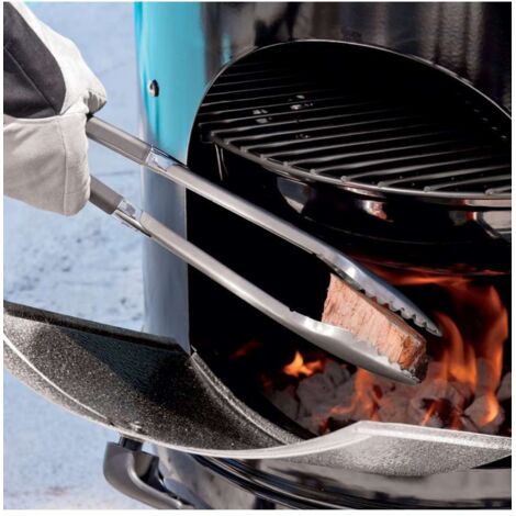 Icone Di Griglia BBQ Vettoriale: Salsiccia Grigliata Su Forchetta E Coltello Lettere Grigliate Grill Stile Piatto Simbolo Image157744067