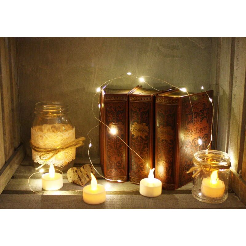 Set Di 4 Candele LED A Batteria Con Sensore Crepuscolare - 25,4 Cm, Base Dorata, Fiamma Tremolante, Per Natale E Decorazione