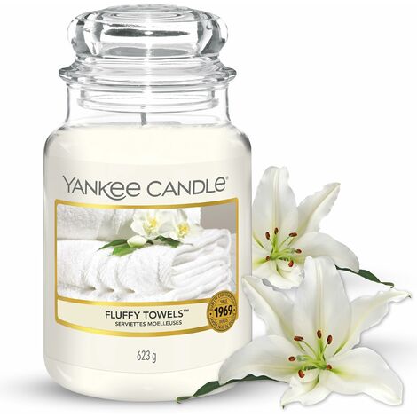 YANKEE CANDLE Candela Profumata In Giara Grande, Soffici Asciugamani, Durata Fino A 150 Ore, Fluffy Towels, 10.16 x 10.16 x 17.78 cm, 623 grammi (1/5)