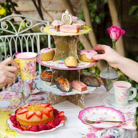 Truly Scrumptious Cupcake and Cake Stand (1/5)
