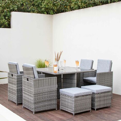 10 seater rattan cube with parasol