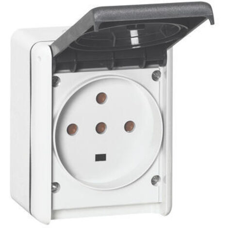Legrand – Prise étanche 3P+T+N 32A IP55 saillie – Fixation à vis – Pour chantiers humides – Résistance IK08 – Matériau thermoplastique (1/6)