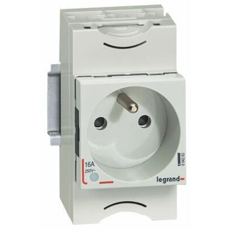 Prise de courant modulaire 10A à 16A 250V - 2P+T à éclips et à voyant - 2,5 modules - LEGRAND