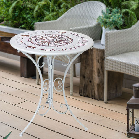 Décoration de table de bistrot de jardin design côté terrasse mobilier d' extérieur blanc look shabby