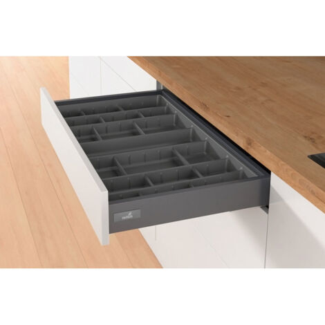 Hettich – Ramasse couverts orgatray 590 – Plastique anthracite – Dimensions 470 mm profondeur, 807 mm largeur, 60 mm hauteur – Séparateurs modulables
