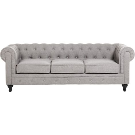Sofá Chesterfield 3 plazas tapizado gris claro brazos enrollados estilo tradicional Chesterfield