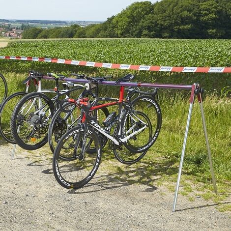 Mottez – Ratelier pliant pour 9 vélos – Longueur 2.52m – Charge maximale 150kg – Pied rabattable et démontable sans outils