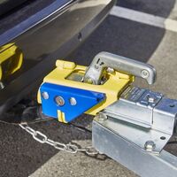 Mottez – Antivol remorque avec cadenas caréné – Tôle renforcée – Fixation instantanée – Sécurité maximum pour tête d'attelage 82 mm