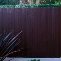 Canisse occultante en PVC imitation noyer 2.50 m - Long 20 m, Hauteur 1.80 m