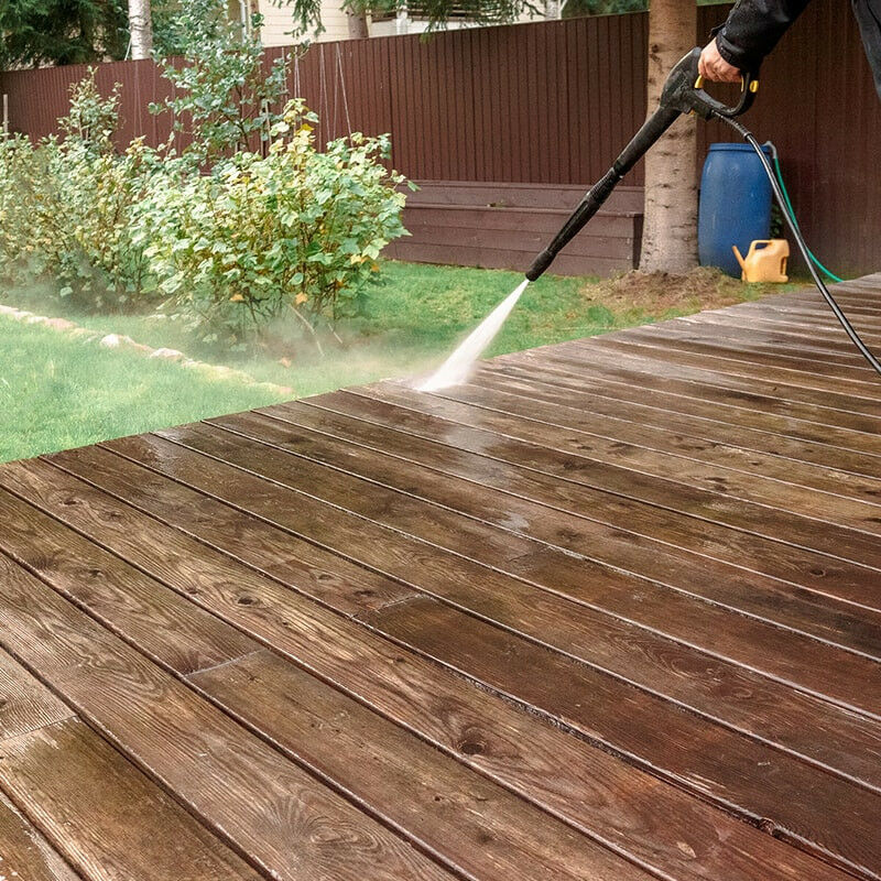 La hidrolimpiadora Cecotec ideal para terrazas y jardines, con un