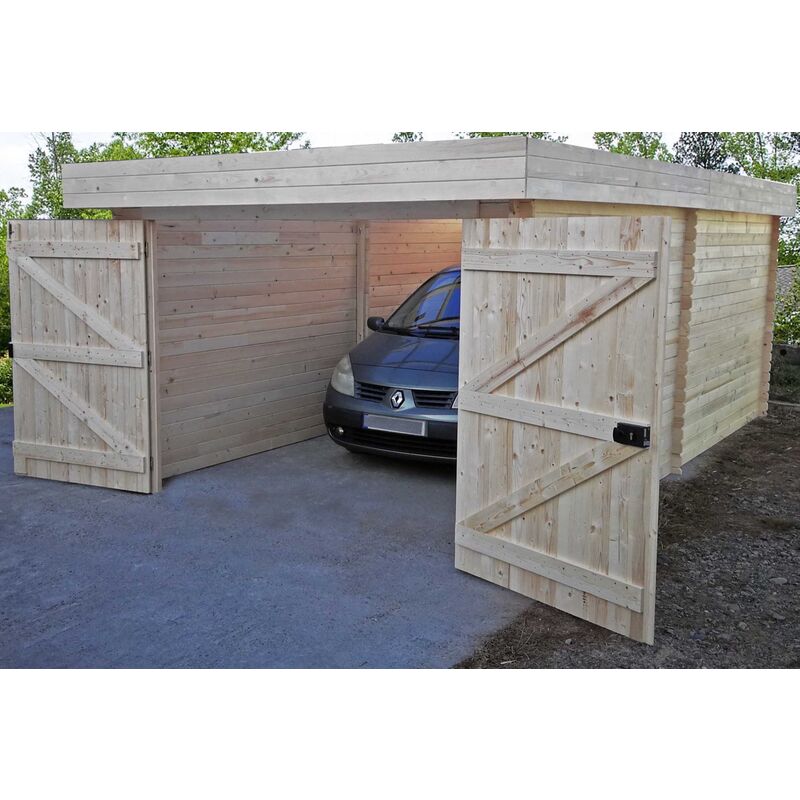 Garage bois en madriers de 70 mm avec une porte sectionnelle