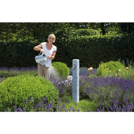 Fuente para extracción de agua en el jardín, imitación piedra tipo