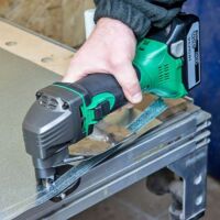 Hitachi – Cisaille à tôle électroportative 14.4V-18V – Vitesse de coupe 5 m/min – Autonomie 80 m pour acier mi-dur – Moteur Brushless