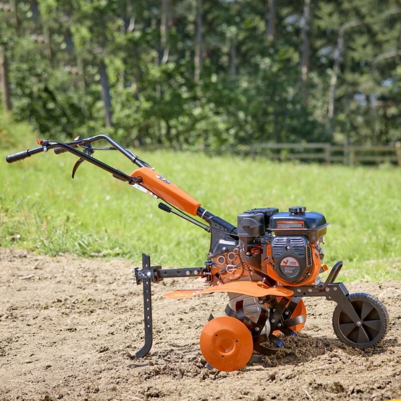 St Pierre Du Champ Motoculteur thermique 212cc Moteur essence OHV 4.4kW Largeur de travail 80 110cm Profondeur 30cm 6 fraises et butteur inclus St Pierre Du Champ Motoculteur thermique 212cc Moteur essence OHV 4.4kW Largeur de travail 80 110cm Profondeur 30cm 6 fraises et butteur inclus