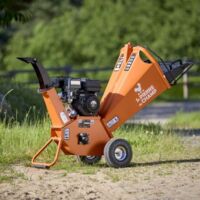 St Pierre Du Champ – Broyeur de végétaux thermique 196cc – Diamètre de coupe 100mm – Moteur 4.1KW – Système de broyage double lame réversible