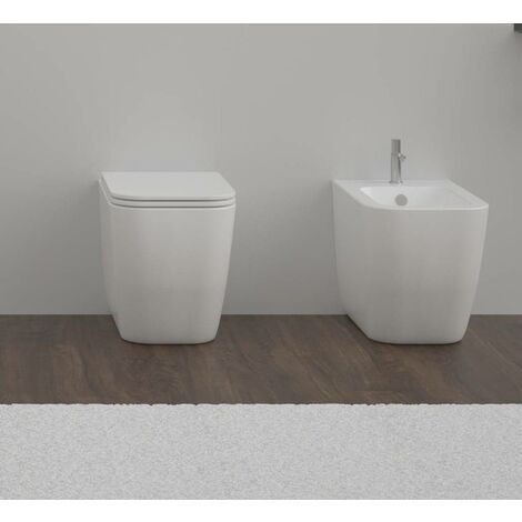Sanitari Brio filomuro senza brida bianchi opachi con sedile