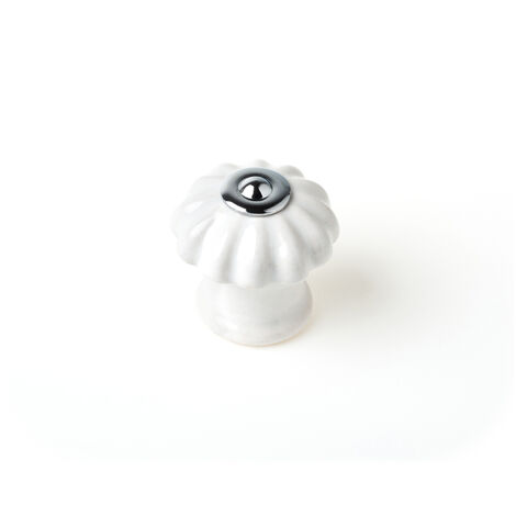 Bouton de meuble  Style décoratif  En Porcelaine - Acier  Finition blanche  Dimensions 282827mm  Système de fixation  Comprend des vis M4  1 unité - talla