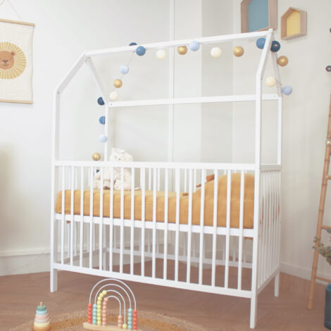 Lit évolutif bébé cabane en hêtre massif blanc 60x120 – Sommier réglable sur 3 hauteurs – Design ludique pour chambre enfant – Baby Fox