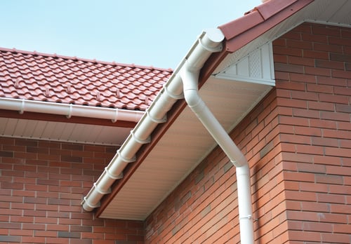 How to install plastic guttering