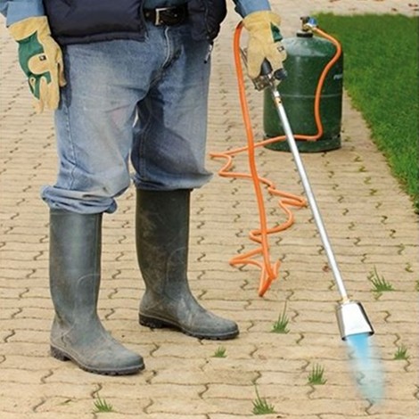 How to kill weeds naturally and without chemicals?