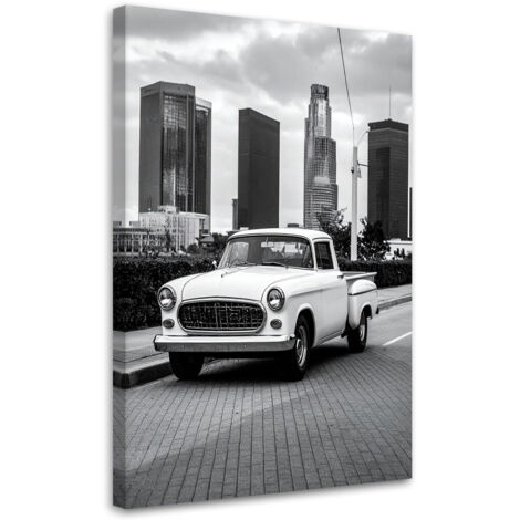 Impresión de Imagen, Camioneta blanca aparcada en una calle de La Habana Cuba, 20x30