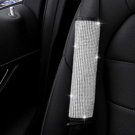 Interior del coche cubierto de diamantes (hombreras),