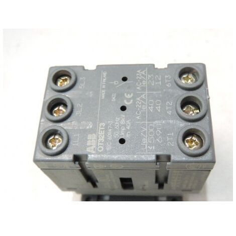 Interrupteur sectionneur 32A 3P 11kW 400V IP20 montage sur porte de coffret série OT32ET3 (910165) ABB 1SCA022352R6870