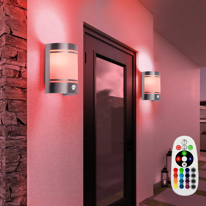 

Juego de 2 lámparas de pared con sensor de control remoto de luces exteriores en un juego que incluye lámparas LED RGB