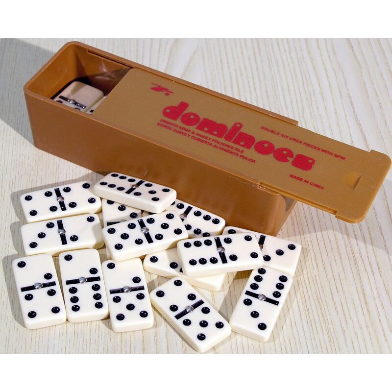 

Juego Domino 28 piezas con estuche 18x5 CM
