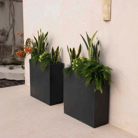 JUNCO Macetero Rectangular y Alto de Interior y Exterior Para Plantas y Flores Muy Resistente al Paso del Tiempo. Hecho de Polietileno en España - Negro