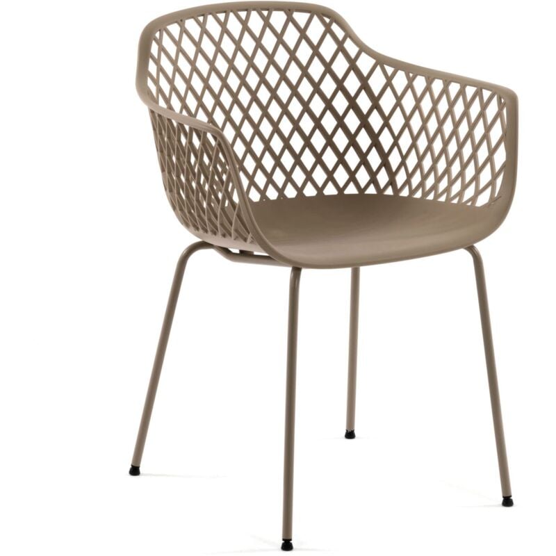 

Silla de comedor Quinn beige de plástico con reposabrazos y patas de acero en beige - Kave Home