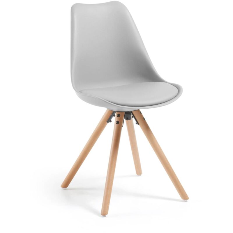 

Silla de comedor Ralf gris claro con asiento acolchado y patas de madera maciza de haya - Kave Home