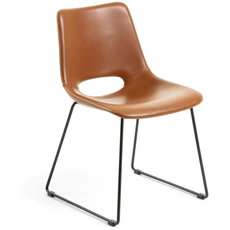 

Silla de comedor Zahara marrón claro en piel sintética y patas de acero en negro - Kave Home