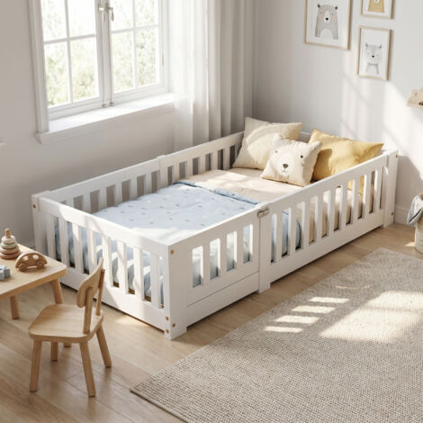 Kinderbett 90x190 cm, Bodenbett mit Lattenrost, Einzelbett mit Sicherheitsgitter und abnehmbarer Tür, Holzrahmen, Montessori-Stil, Weiß