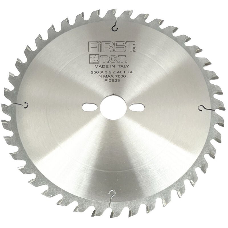 Lame de Scie Circulaire hm avec Denture Alternée - d. 250 mm - Alésage 30 mm - 40 Dents - Idéale pour Bois Tendre et Exotique - First Italia