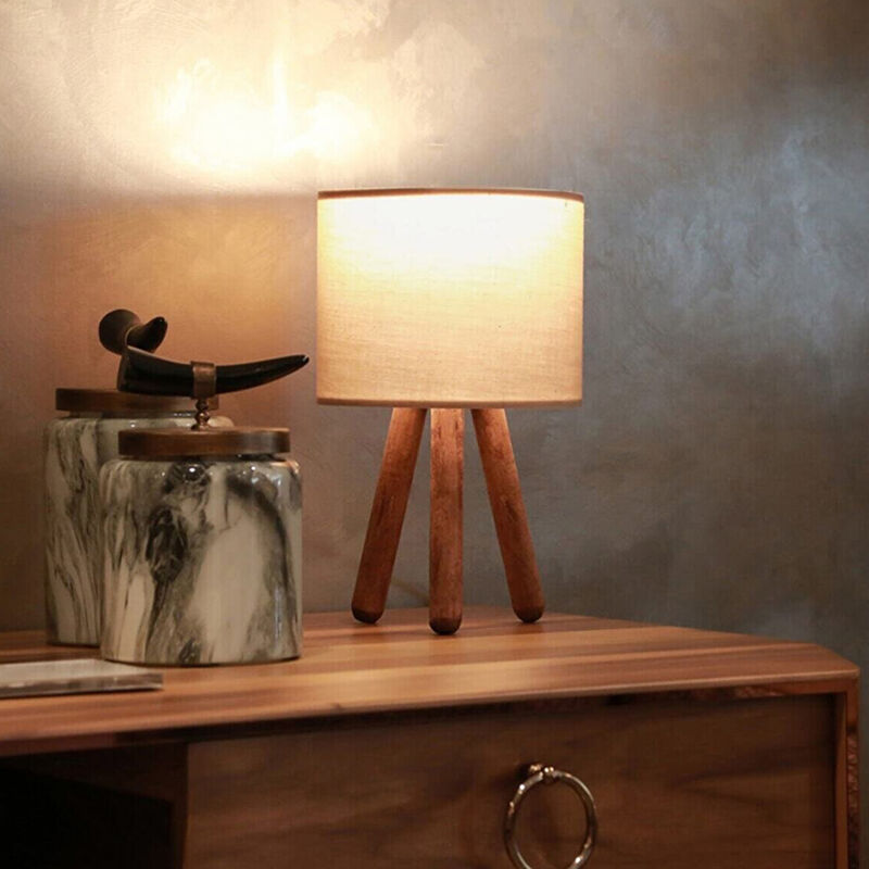 Image of Lampada da Comodino 'Preston' Lampada da Tavolo Lampada a Treppiede in Legno con Paralume Circolare in Tessuto - color Sabbia - lux.pro