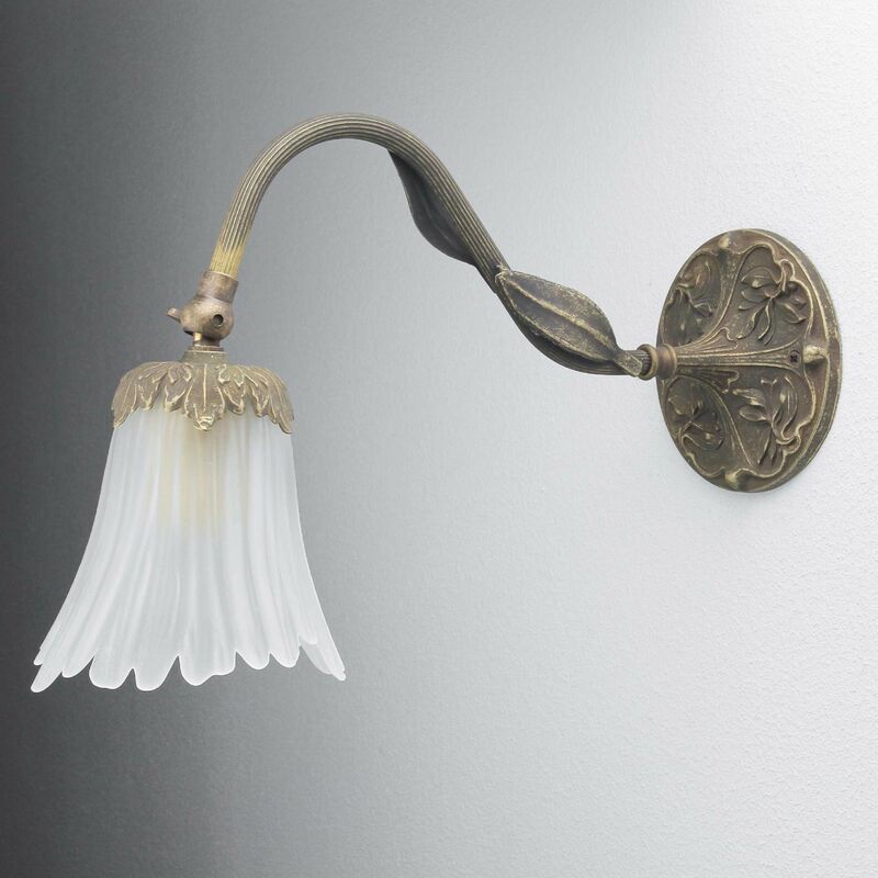 Image of Licht-erlebnisse - Romantica Lampada da parete con braccio dal design Liberty floreale con paralume in vetro bianco e vero ottone - Bronzo antico
