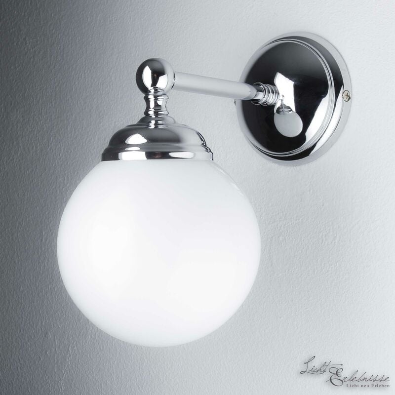 Image of Lampada da parete con braccio all'ingiù in ottone Paralume dalla forma sferica in vetro color bianco - Argento lucido, Bianco