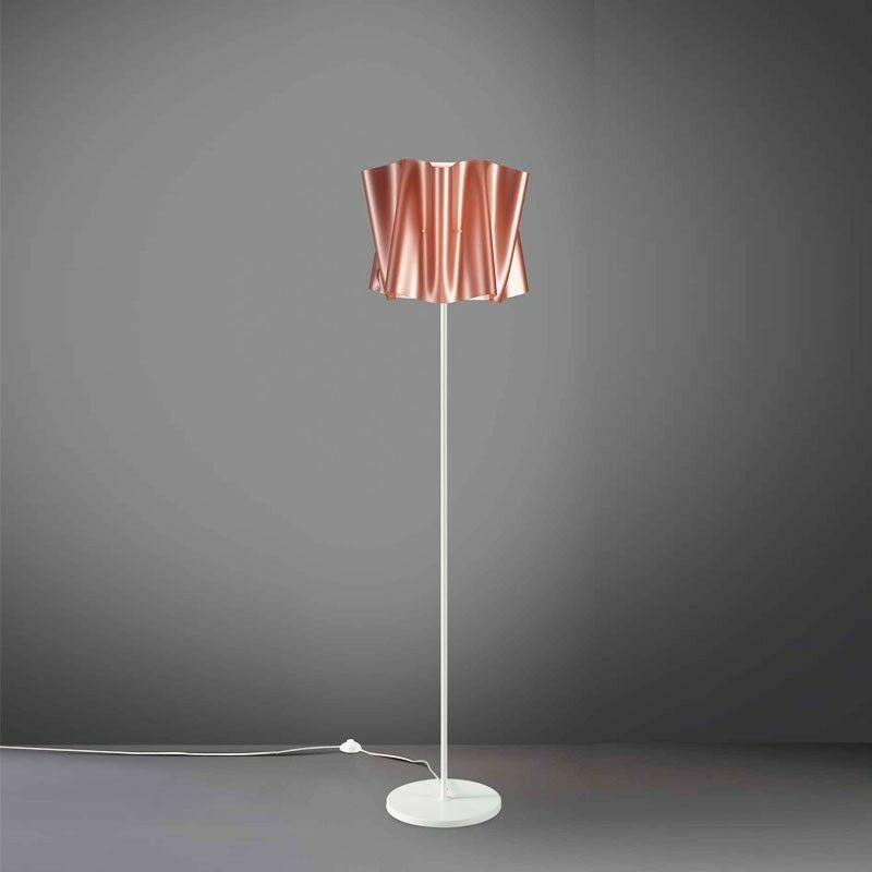 Linea Zero - Pied de lampadaire et tige en métal Abat-jour folio Cuivre diamètre 40x h164 cm Linea Zero - Pied de lampadaire et tige en métal Abat-jour folio Cuivre diamètre 40x h164 cm