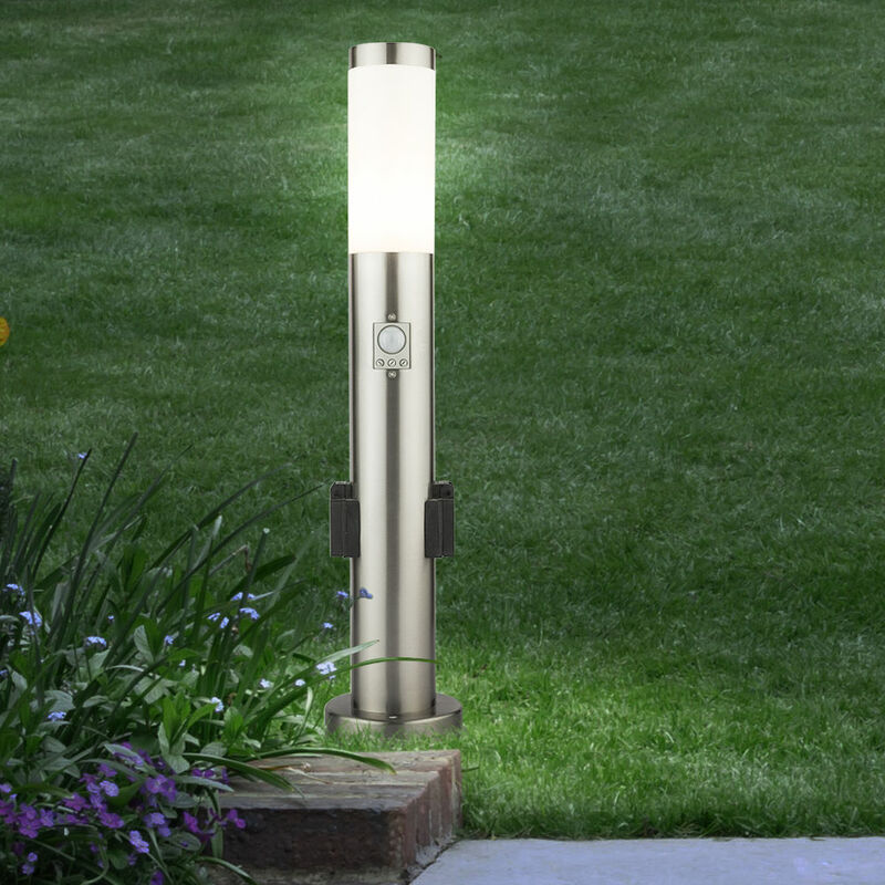 

Enchufes de luz para exteriores, lámpara de pie para jardín, sensor de movimiento de acero inoxidable en un juego que incluye bombillas LED