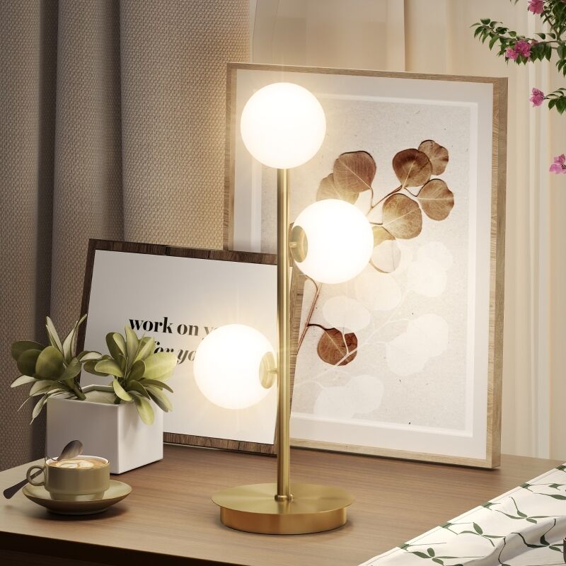 Lámpara de sobremesa con 3 pantallas globo, base estable de acero, casquillos G9, 24x24x53 cm, latón