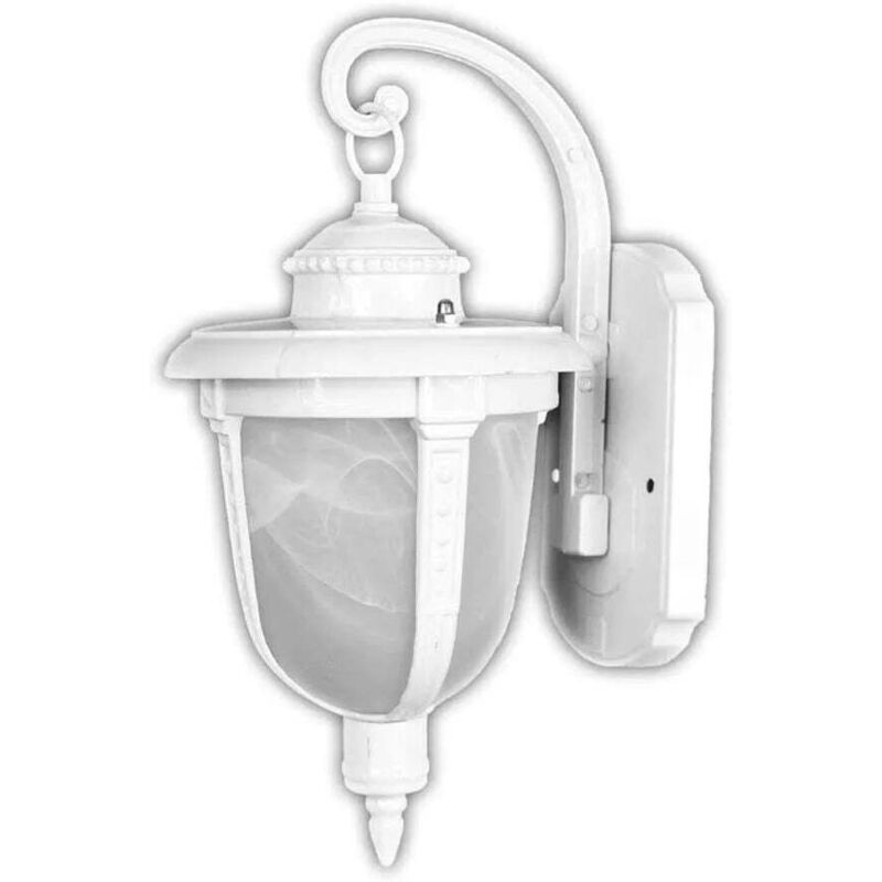 Lanterna Applique stile Vintage in Ferro Battuto da Muro bianco