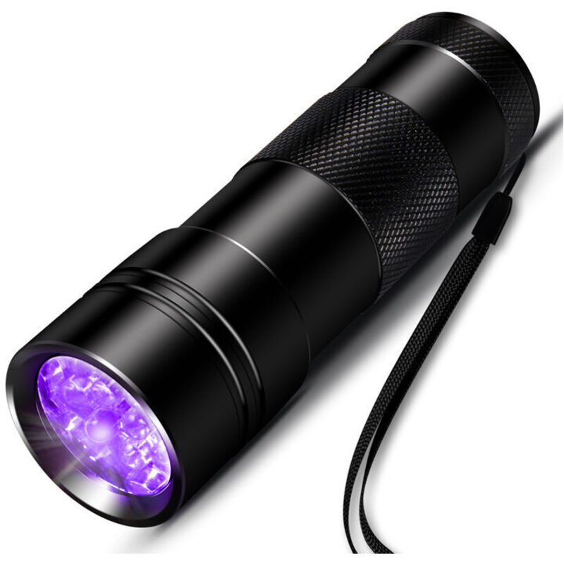 VURAHOME - LE Lampe Torche UV LED, Lampe de Poche Ultraviolet 395nm LED Lumière Noire Torche, 3 Piles AAA Fournies pour Détecter des Taches sur les