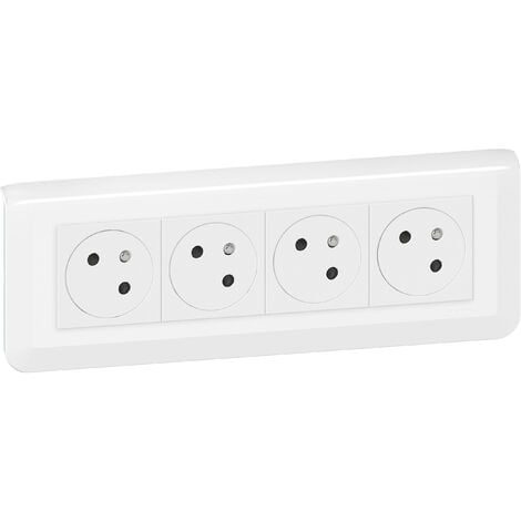 LEGRAND 069644L - Triple prise de courant précâblée 3x2P+T horizontale  étanche P