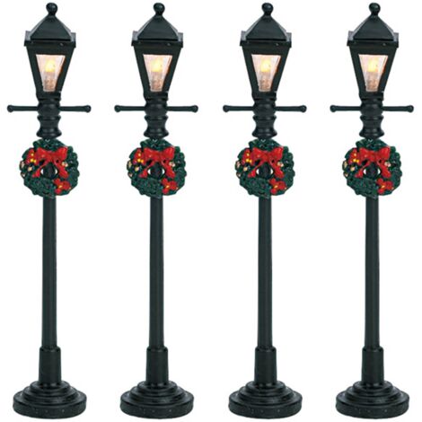 Lemax Set 4 Lampadaires Lanternes à Gaz 4,5V - Lot de 4 lampadaires à gaz 4,5V. pour le village de Noël