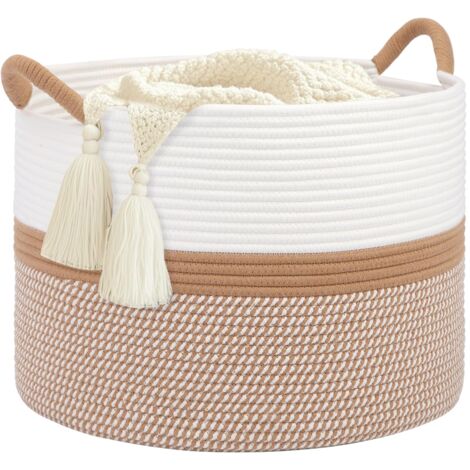 Les paniers tressés servent au rangement, notamment les paniers à linge pour bébés et les paniers à couvertures en corde de coton, adaptés aux salons et aux buanderies.