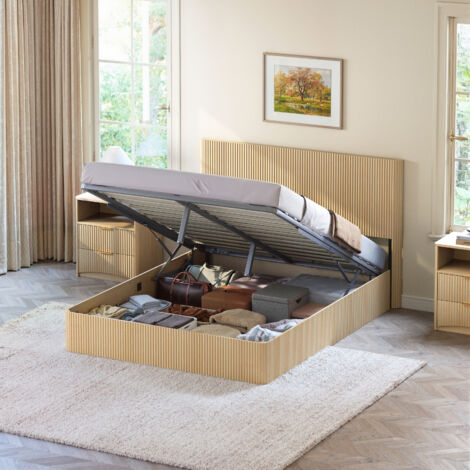Letto moderno con design scanalato e sistema di sollevamento idraulico – Ampio vano contenitore, doghe in legno massello stabili, superficie di facile manutenzione – 160 x 200 cm – Rovere chiaro