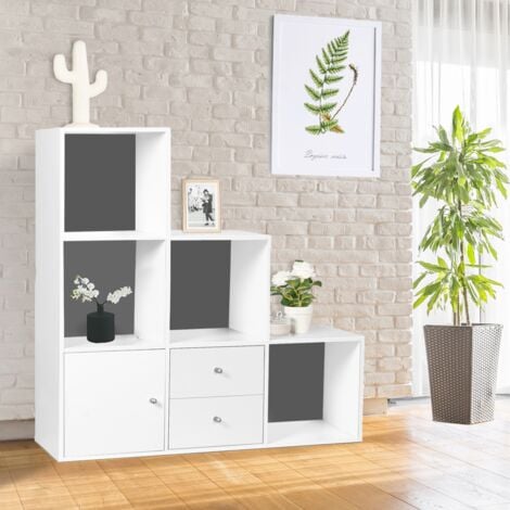 LIAM Mueble de almacenaje escalonado de 3 niveles en madera blanca con fondo gris, con puerta y cajones