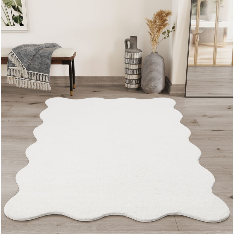 The Carpet - Lina Shape tapis fourrure synthétique lavable antidérapant crème